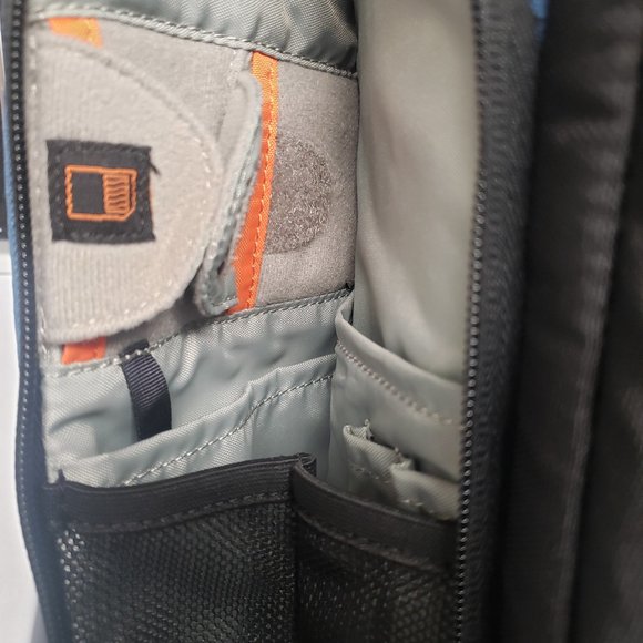 Lowepro Flipside 300 Camera bag - Picture 6 of 10